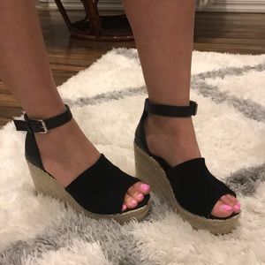 STEVE MADDEN Black Wedges✨